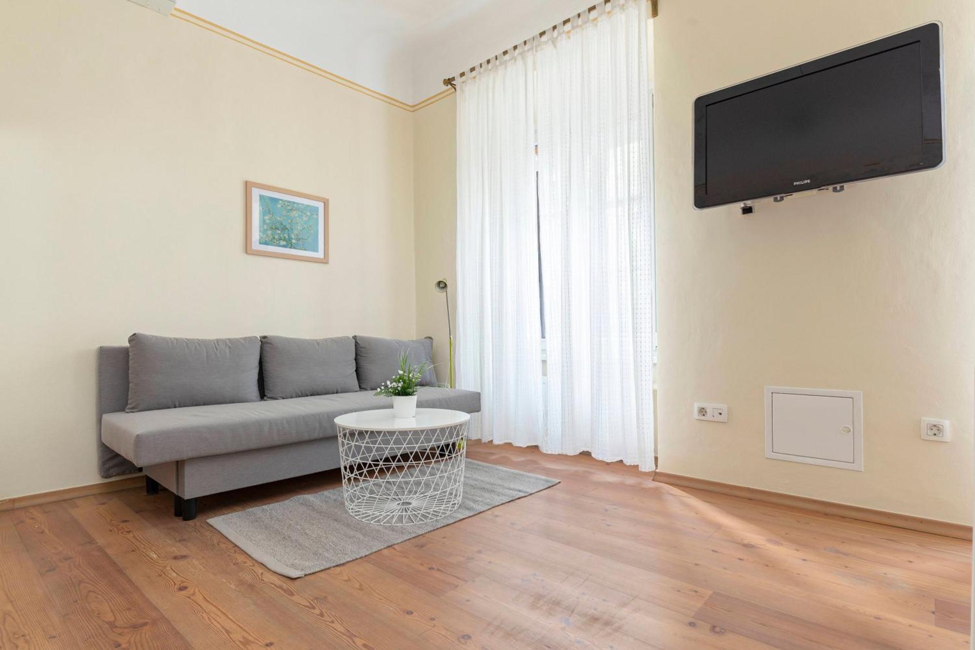 By The Walnut Tree Apartment Ljubljana Exterior foto